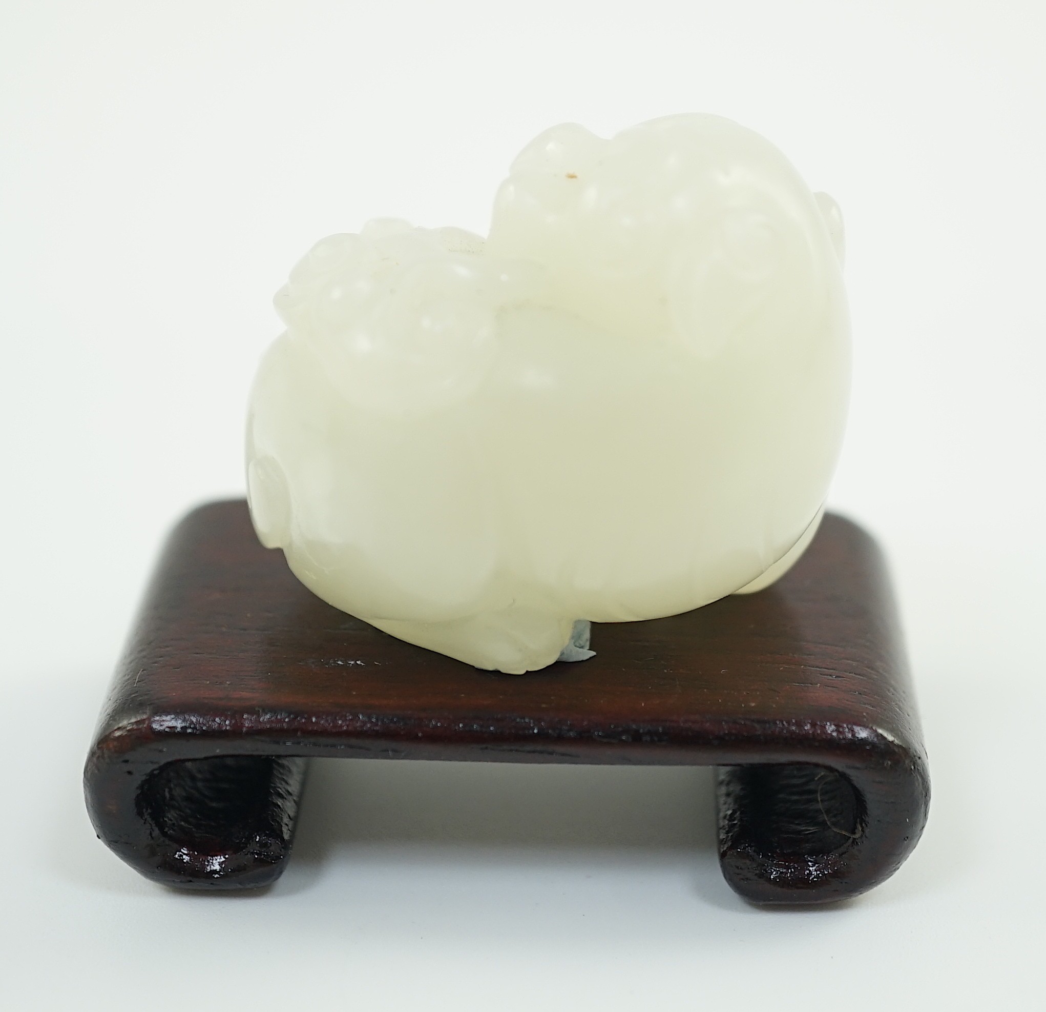 A Chinese white jade figure of a pug dog, 19th/20th century, 3.7cm long